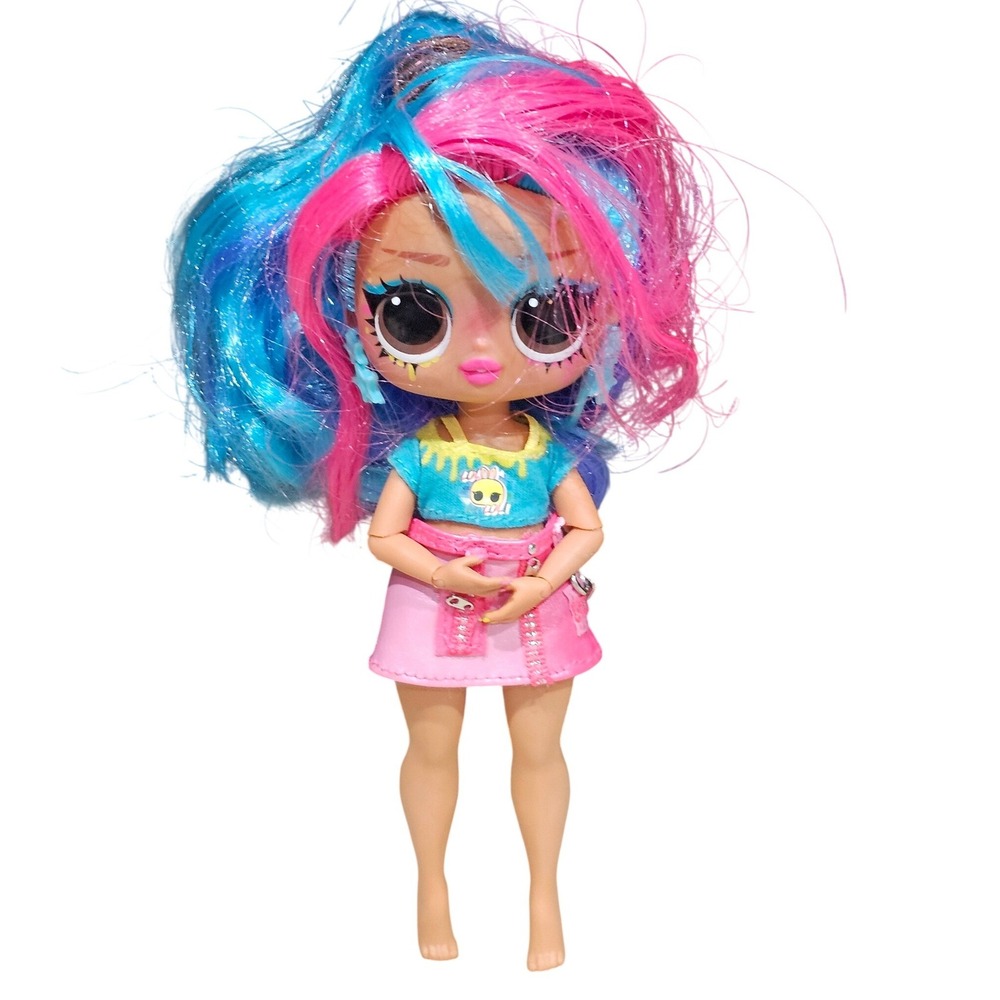 MGA LOL Surprise OMG‎ Doll Pink Blue Hair Pink Skirt Teal Crop Top Star Earrings